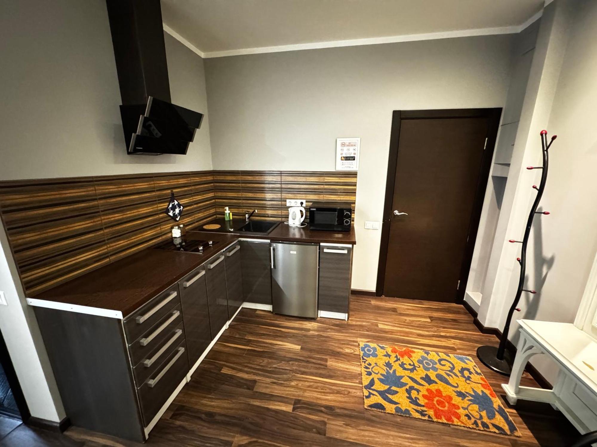 Aparthotel Рига Экстерьер фото A typical kitchen in a typical apartment